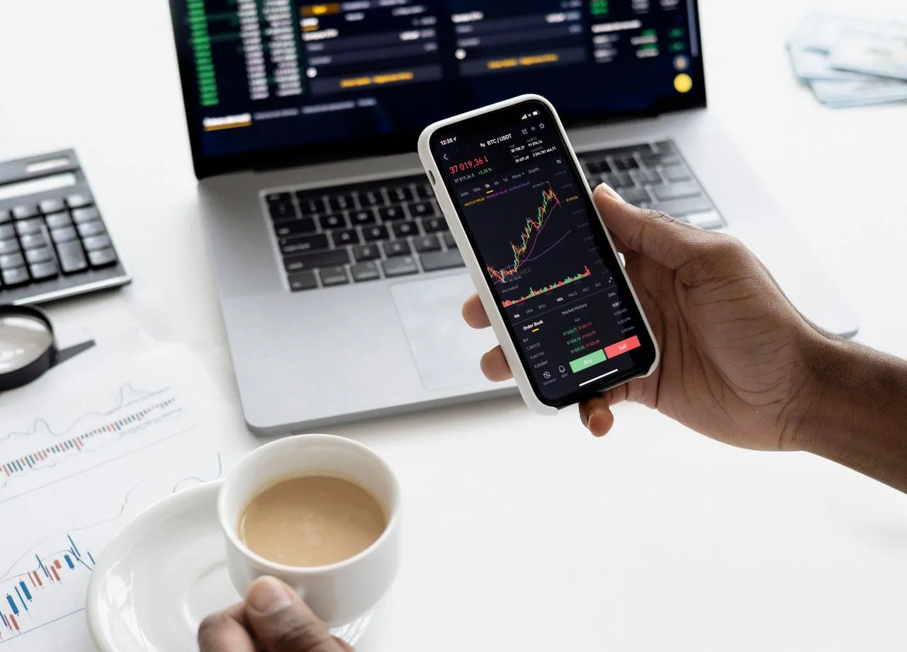 Trading screens and market data — IPO liquidity and first-day price discovery